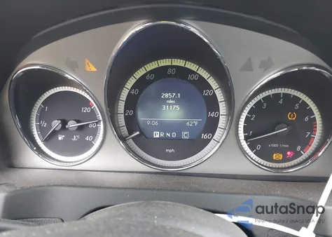 2009 Mercedes-Benz C 300 Luxury/Sport z USA, uszkodzony, nr VIN WDDGF54X29F229166